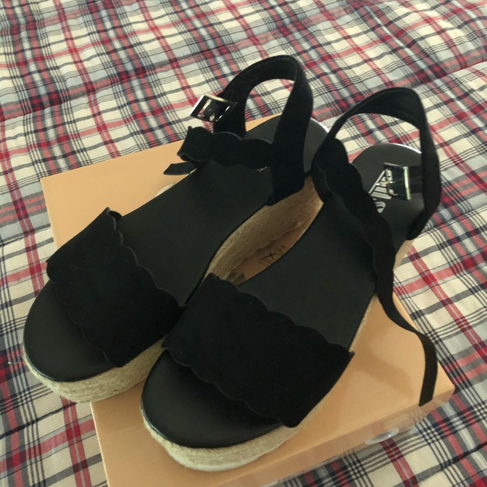 Black Platform Sandals